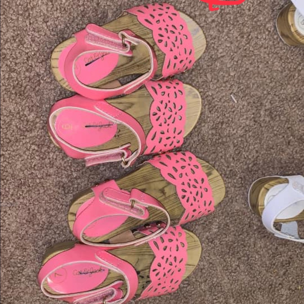 Pink dress shoes
